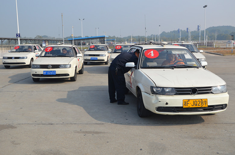 驾驶证逾期未审超过一年将被注销