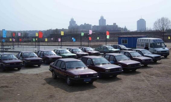 超速逆行闯红 惠州一驾校教练车3个月违规89起