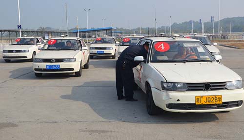  借社会资本破解驾考积压刻不容缓