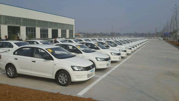 江苏49家驾校"刷学时"被查 万余学员或面临重考