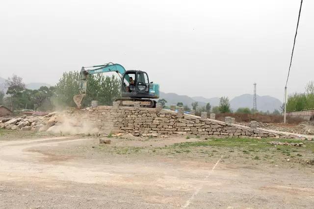 邯郸“黑驾校”违法建设训练场地 非法招揽学员被强制拆除