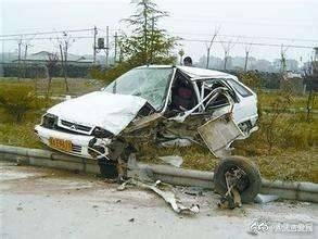 驾校学员开车出车祸,责任谁承担?