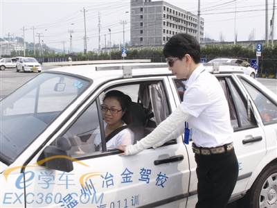 市运管局推出新政 本月底温州所有驾校学车都要刷脸